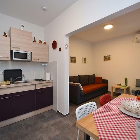 Apartments Enya Novalja Luaran gambar