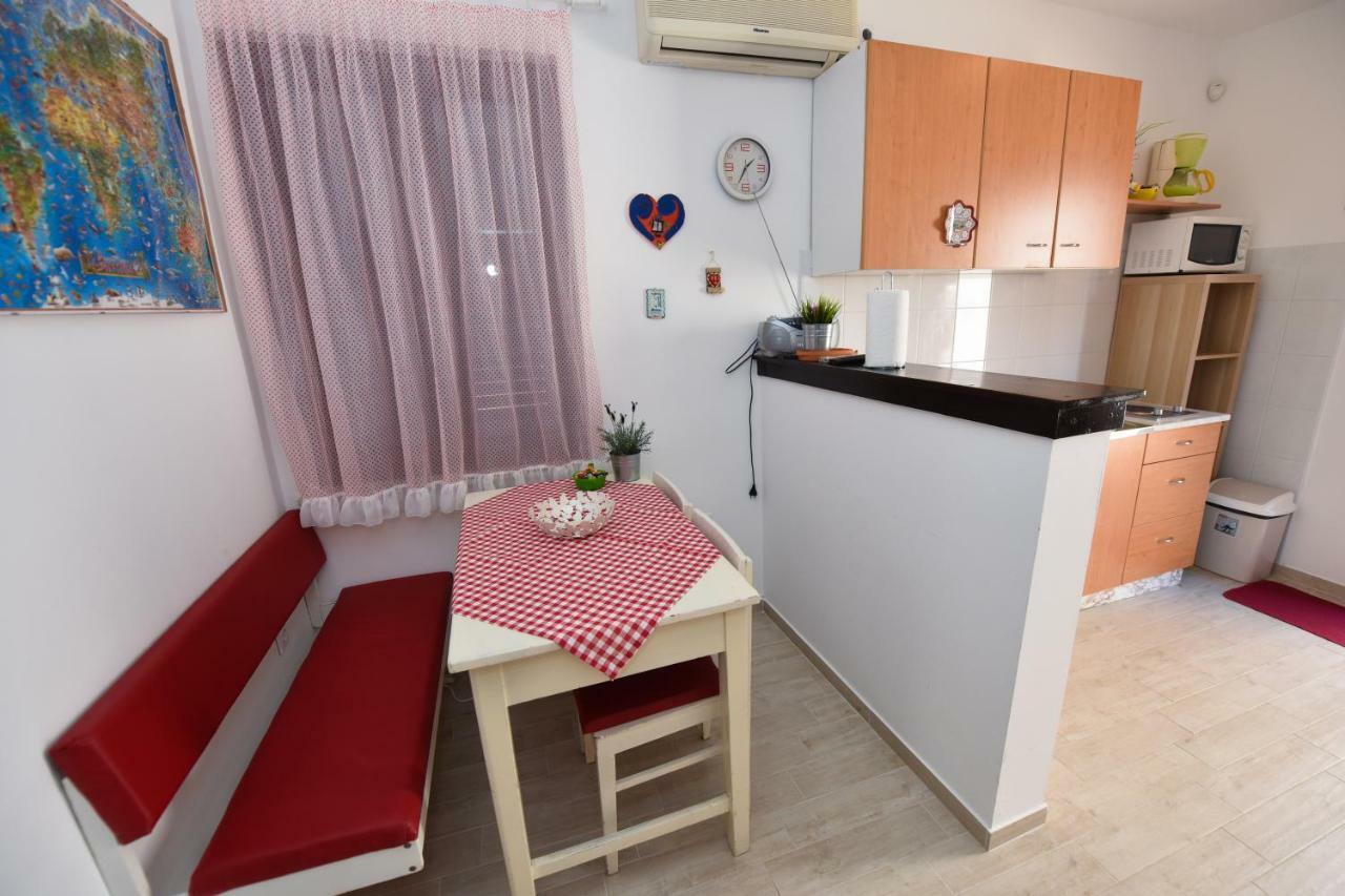 Apartments Enya Novalja Luaran gambar