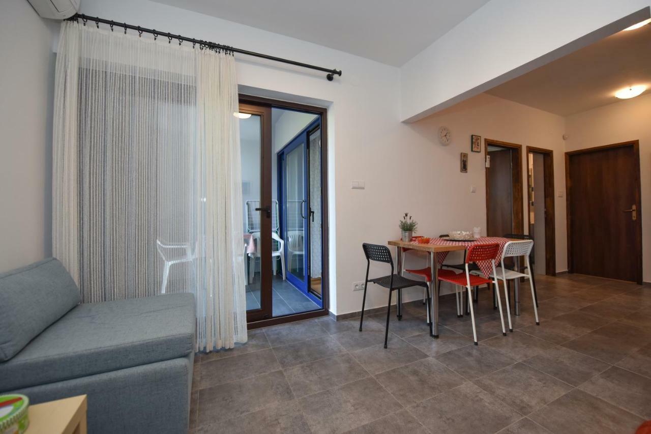 Apartments Enya Novalja Luaran gambar