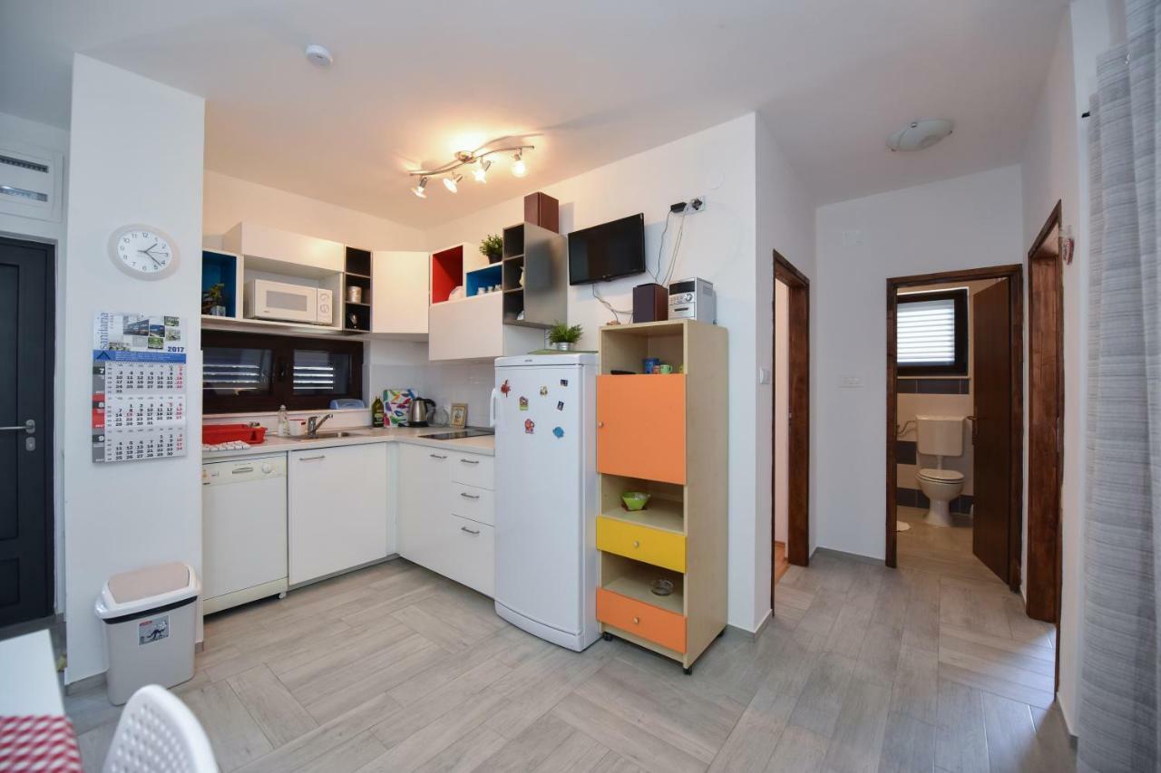 Apartments Enya Novalja Luaran gambar